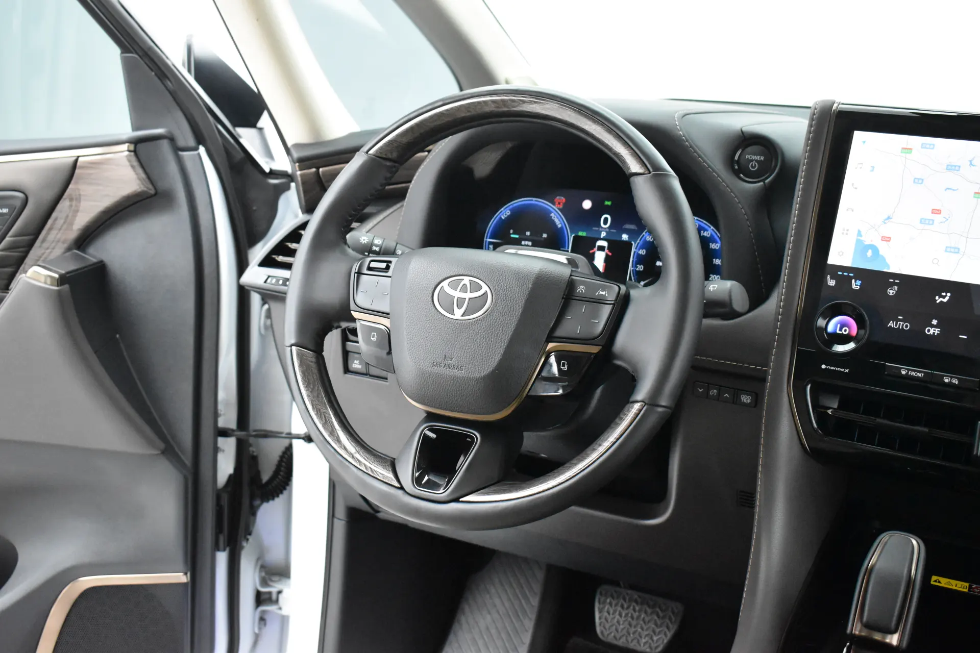 Toyota Alphard, 2025 2