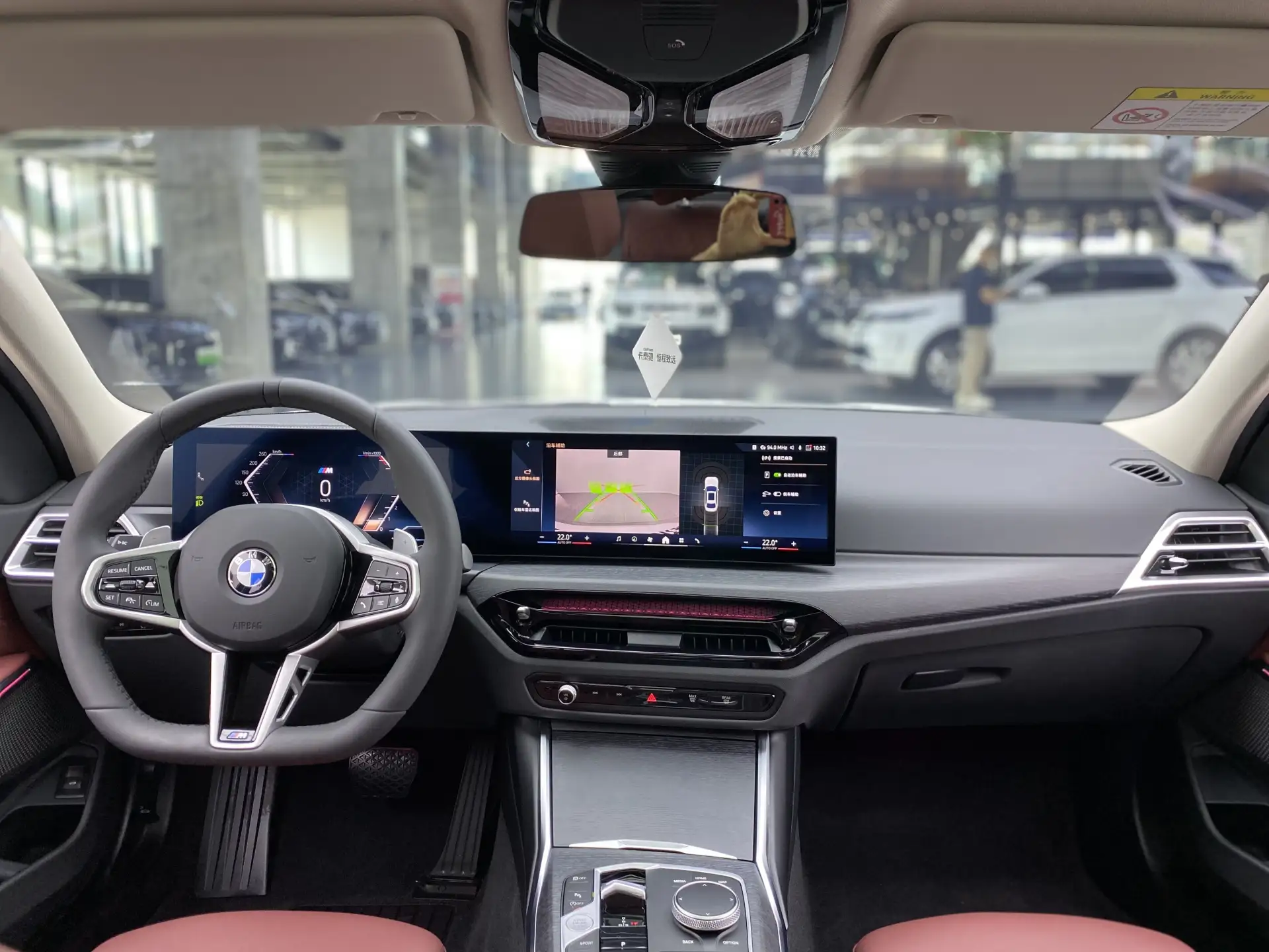 BMW 325Li, 2025 13