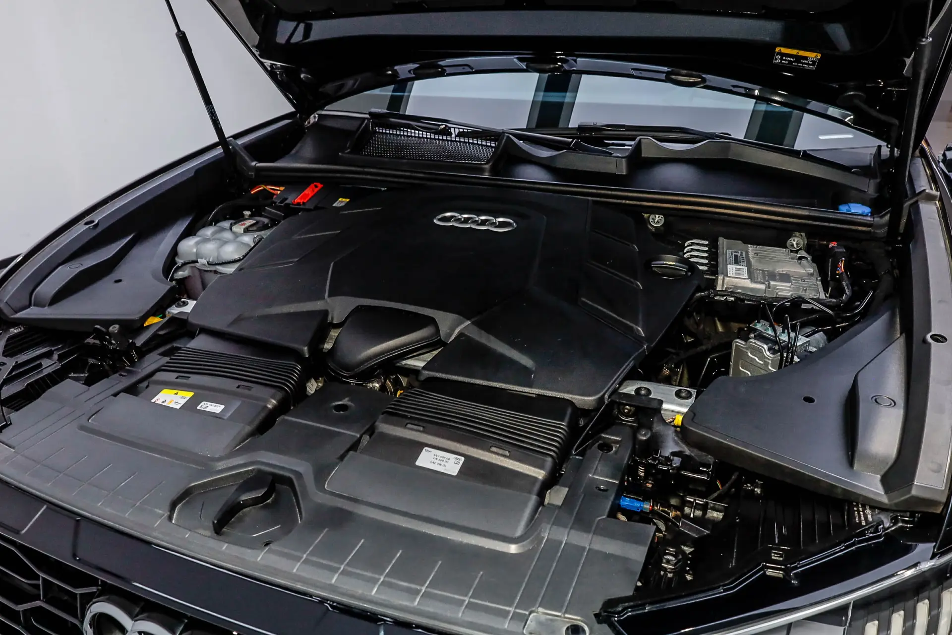 Audi Q8 55 TFSI, 2023 9