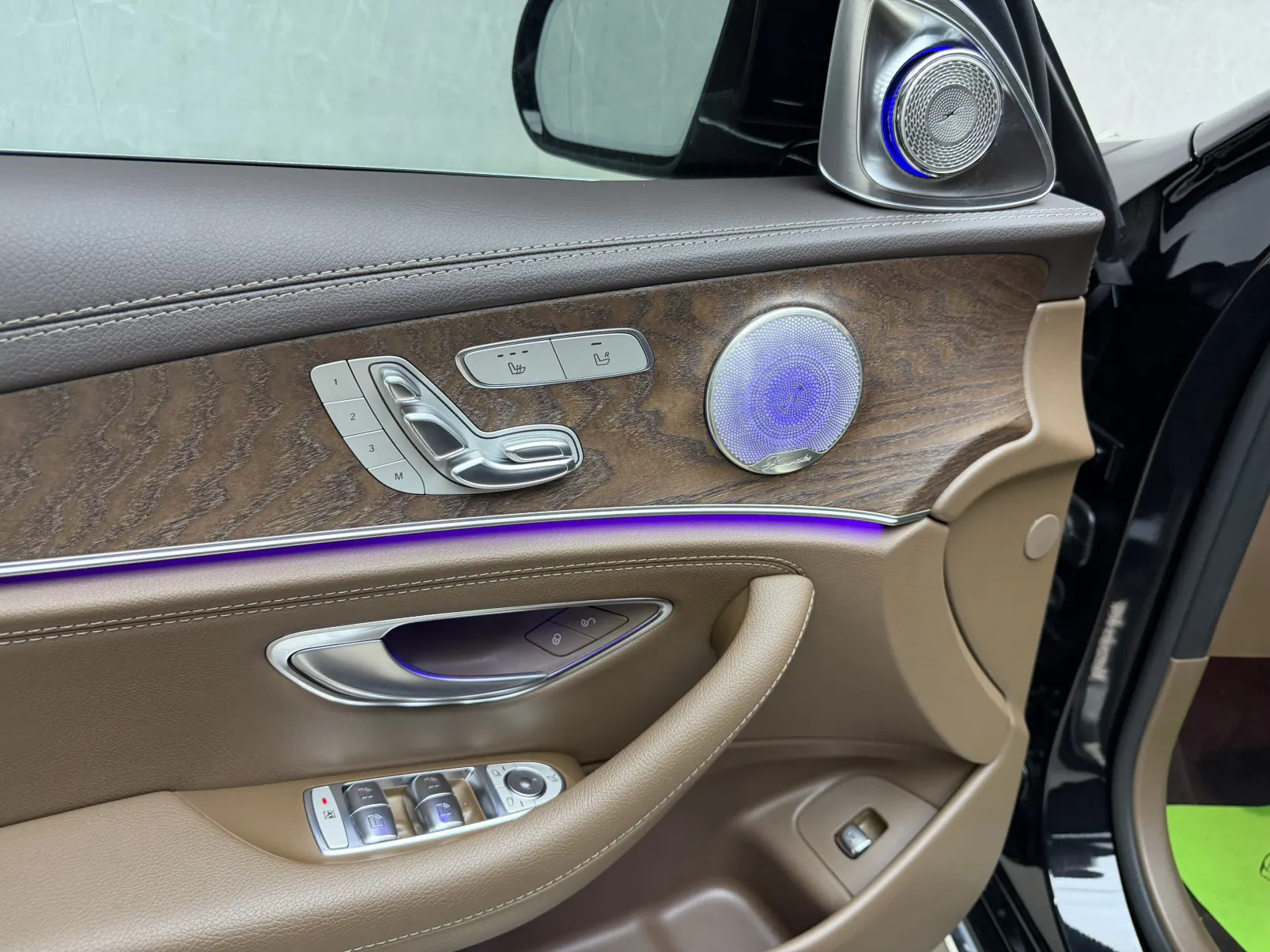 Mercedes-Benz E 300 L, 2023 9