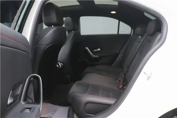 Mercedes-Benz A 200 L, 2024 6