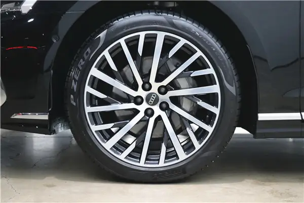 Audi A8L 50 TFSI, 2025 28