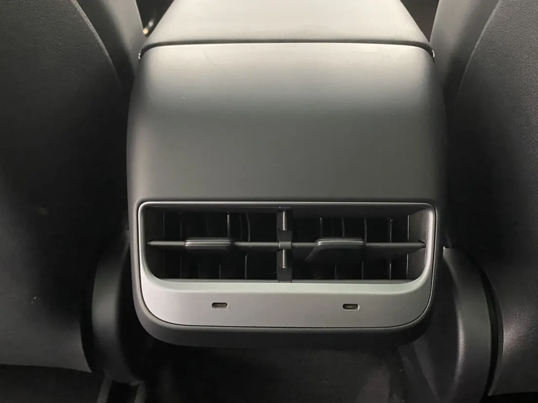 Tesla Model Y, 2024 23
