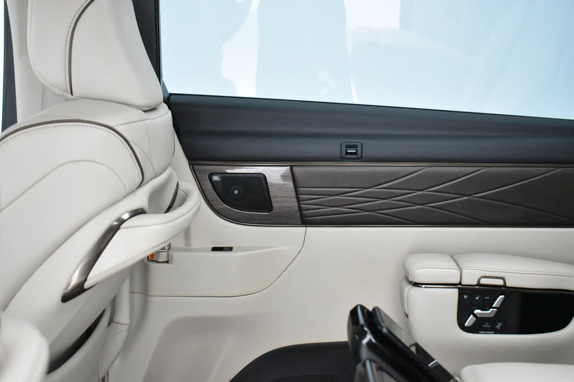 Toyota Alphard, 2025 14