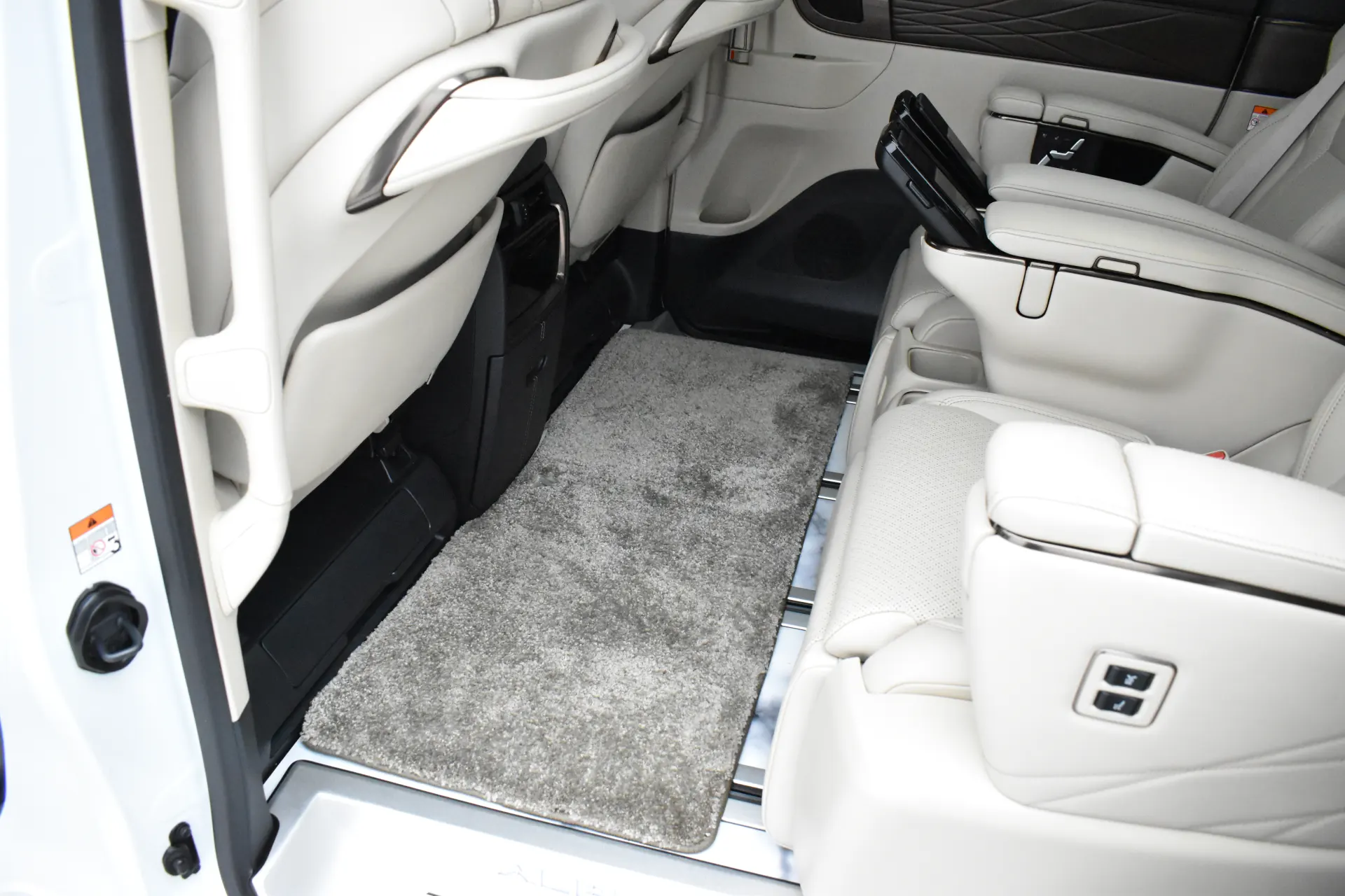 Toyota Alphard, 2025 15