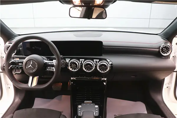 Mercedes-Benz A 200 L, 2024 4