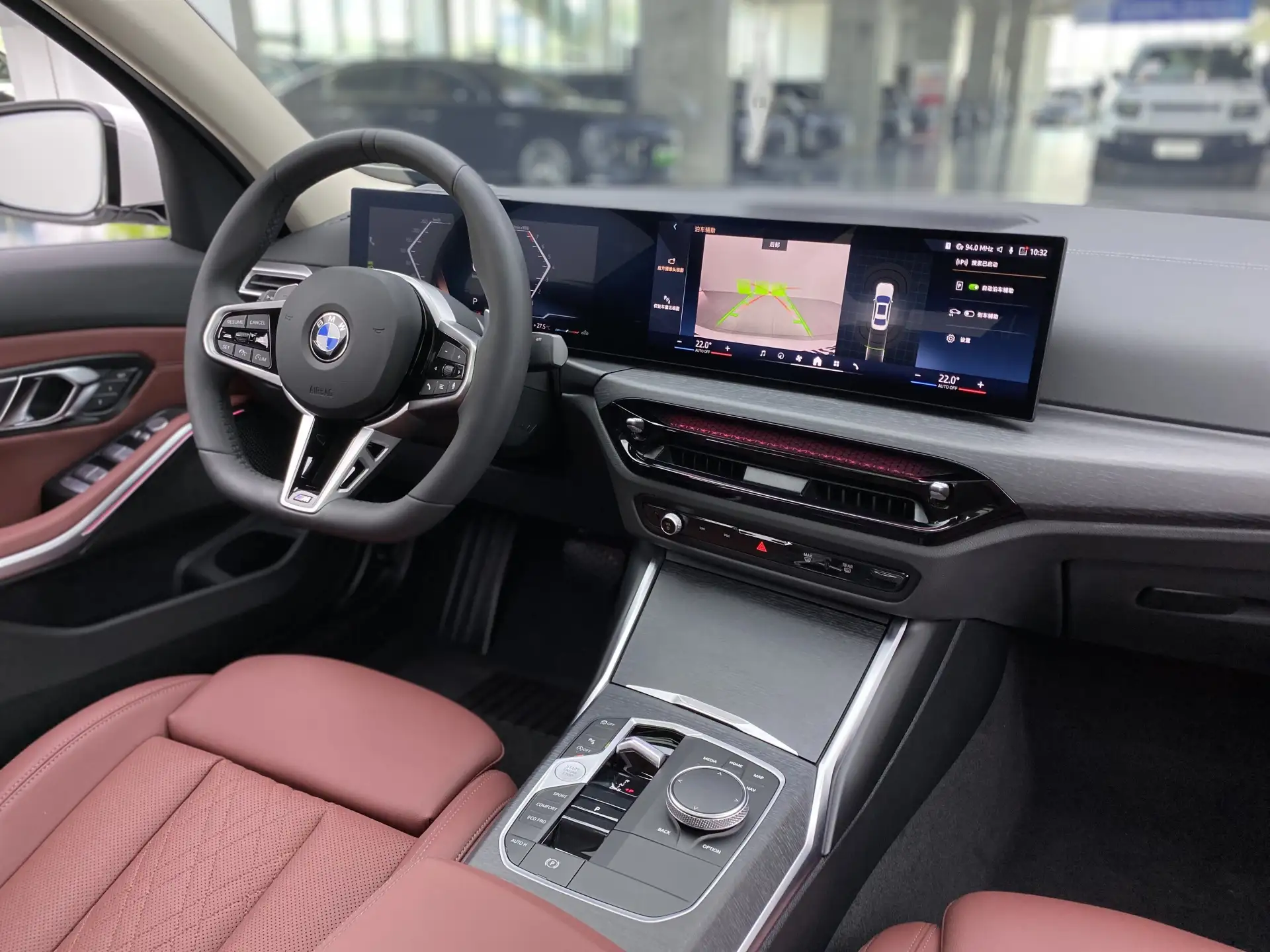 BMW 325Li, 2025 14
