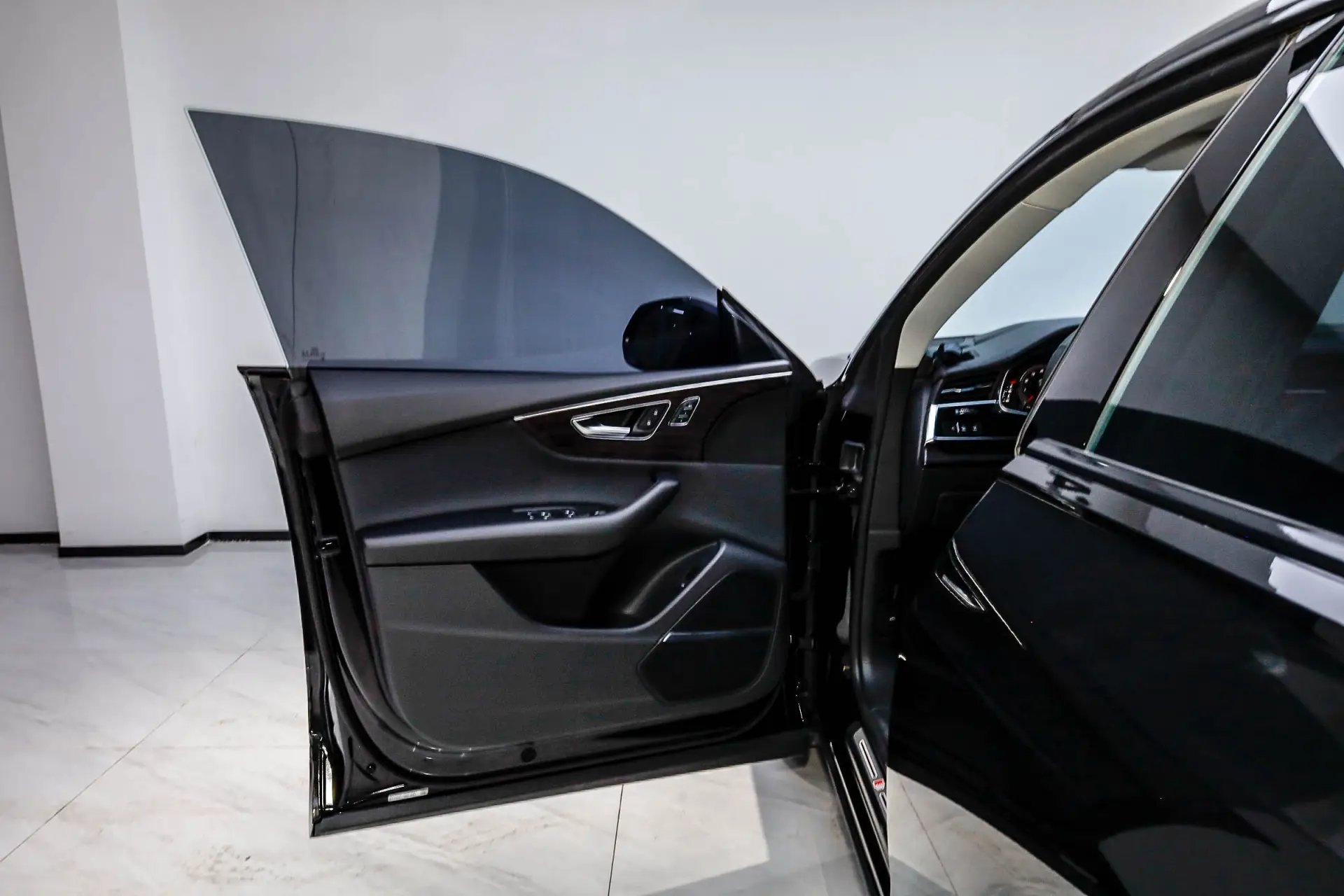 Audi Q8 55 TFSI, 2023 17
