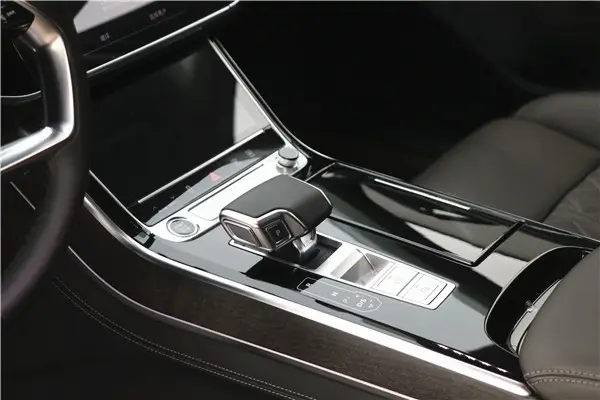 Audi A8L 50 TFSI, 2025 14
