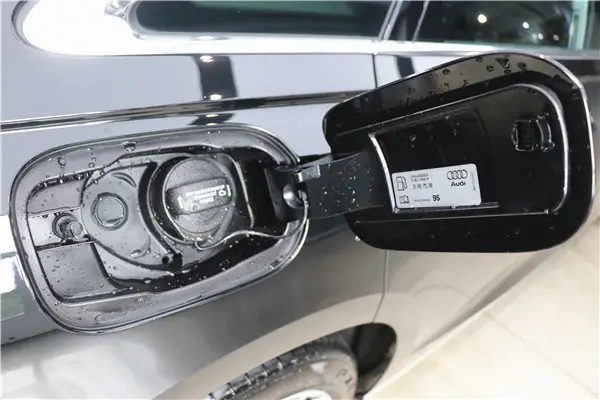 Audi A8L 50 TFSI, 2025 31