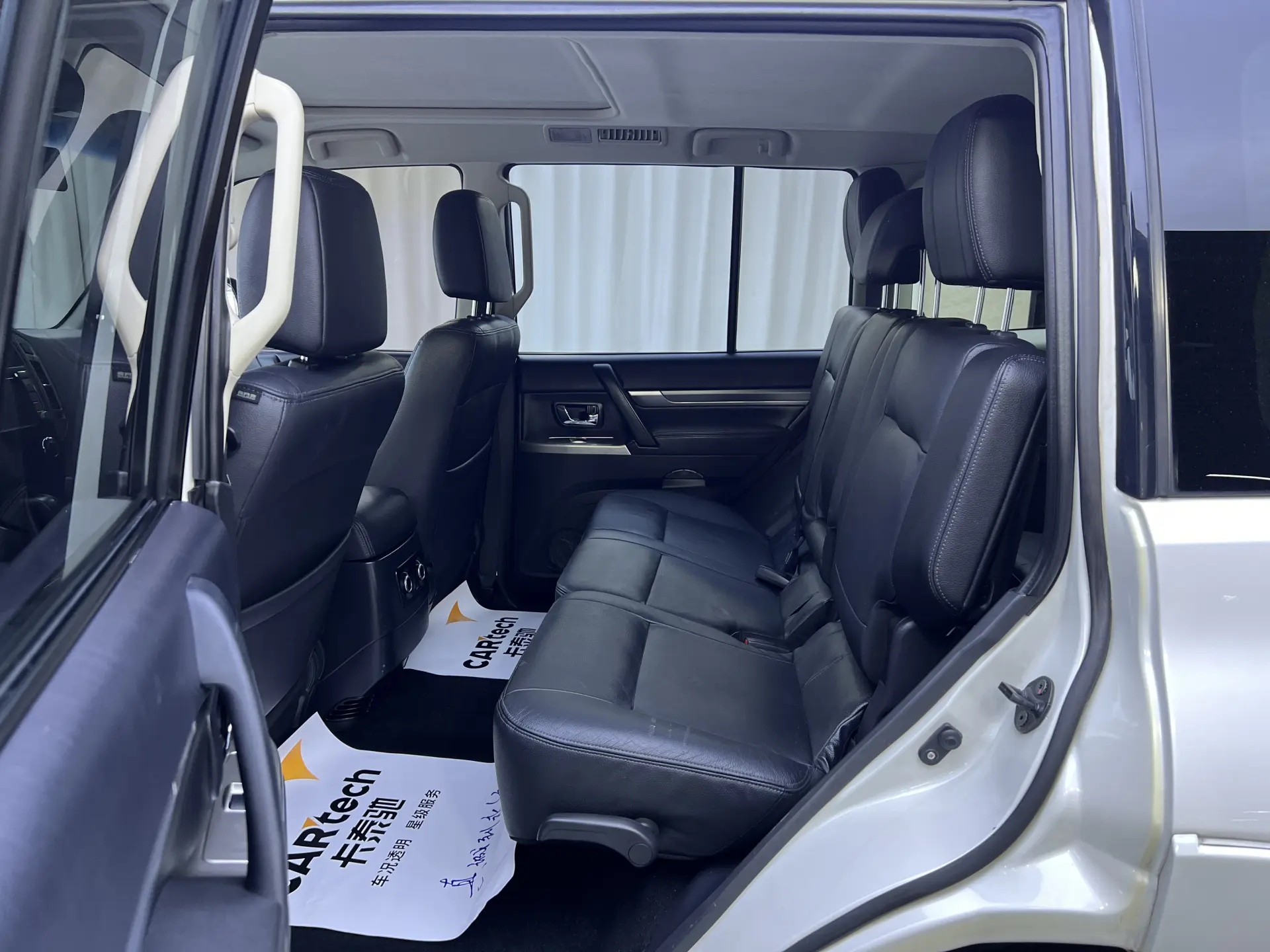 Mitsubishi Pajero, 2015 12