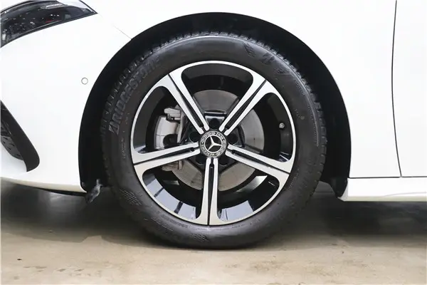 Mercedes-Benz A 200 L, 2024 29