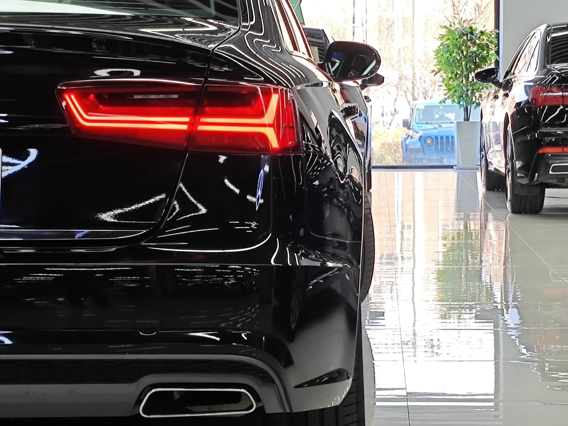 Audi A6L 30, 2018 4