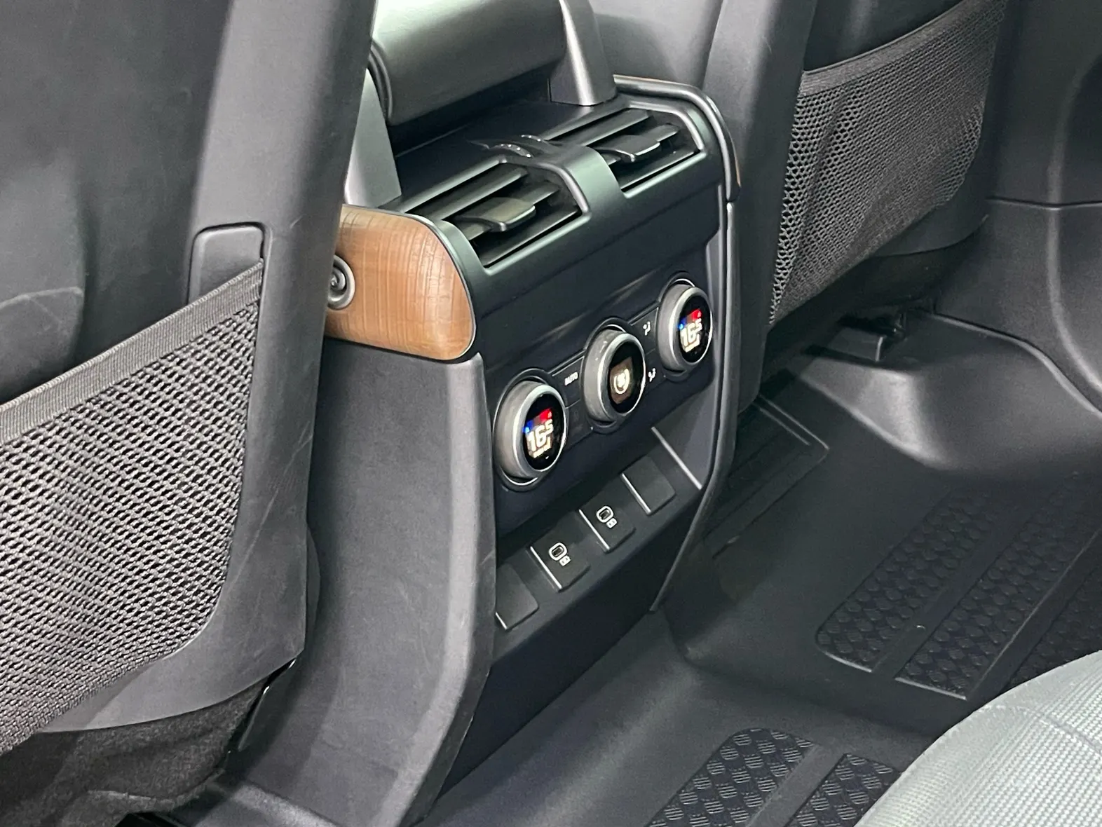 Land Rover Defender, 2022 29