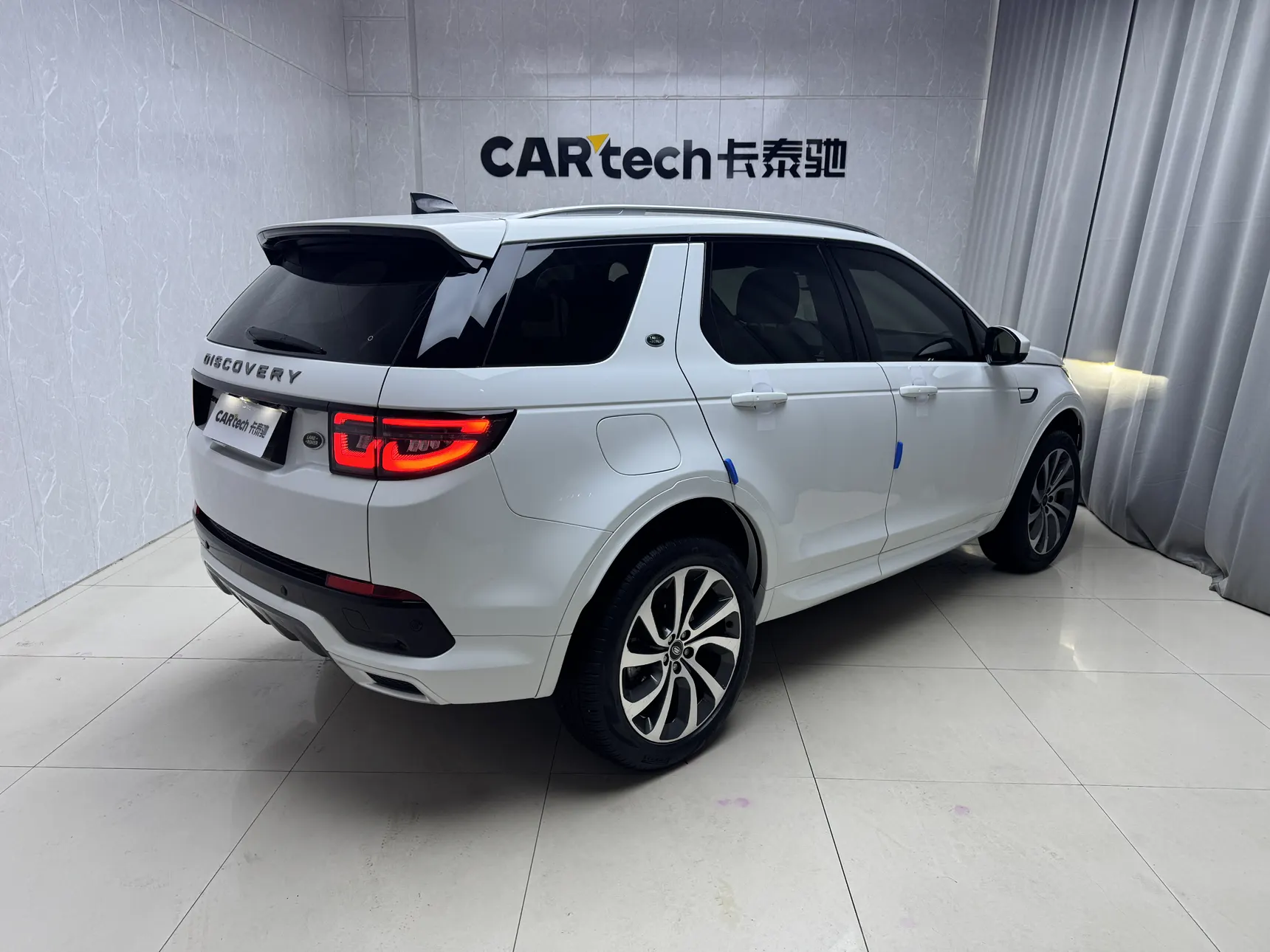 Land Rover Discovery Sport, 2023 4