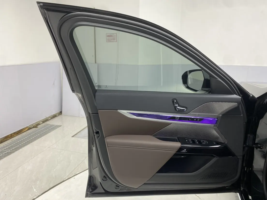 BMW 735Li, 2026 25