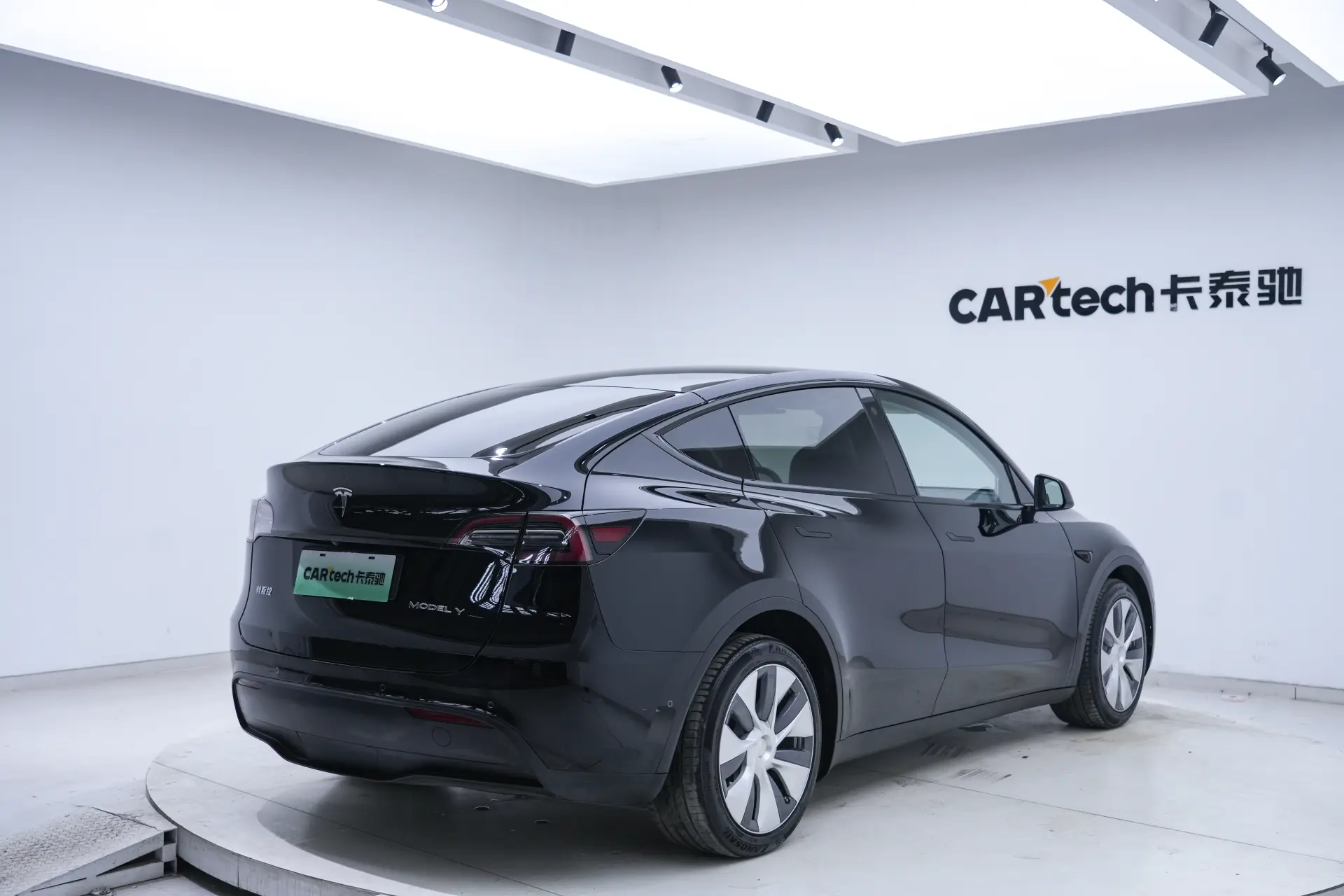 Tesla Model Y, 2021 все фото