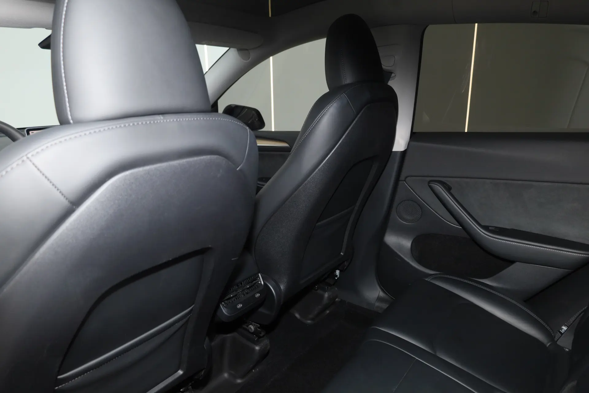Tesla Model Y, 2023 21