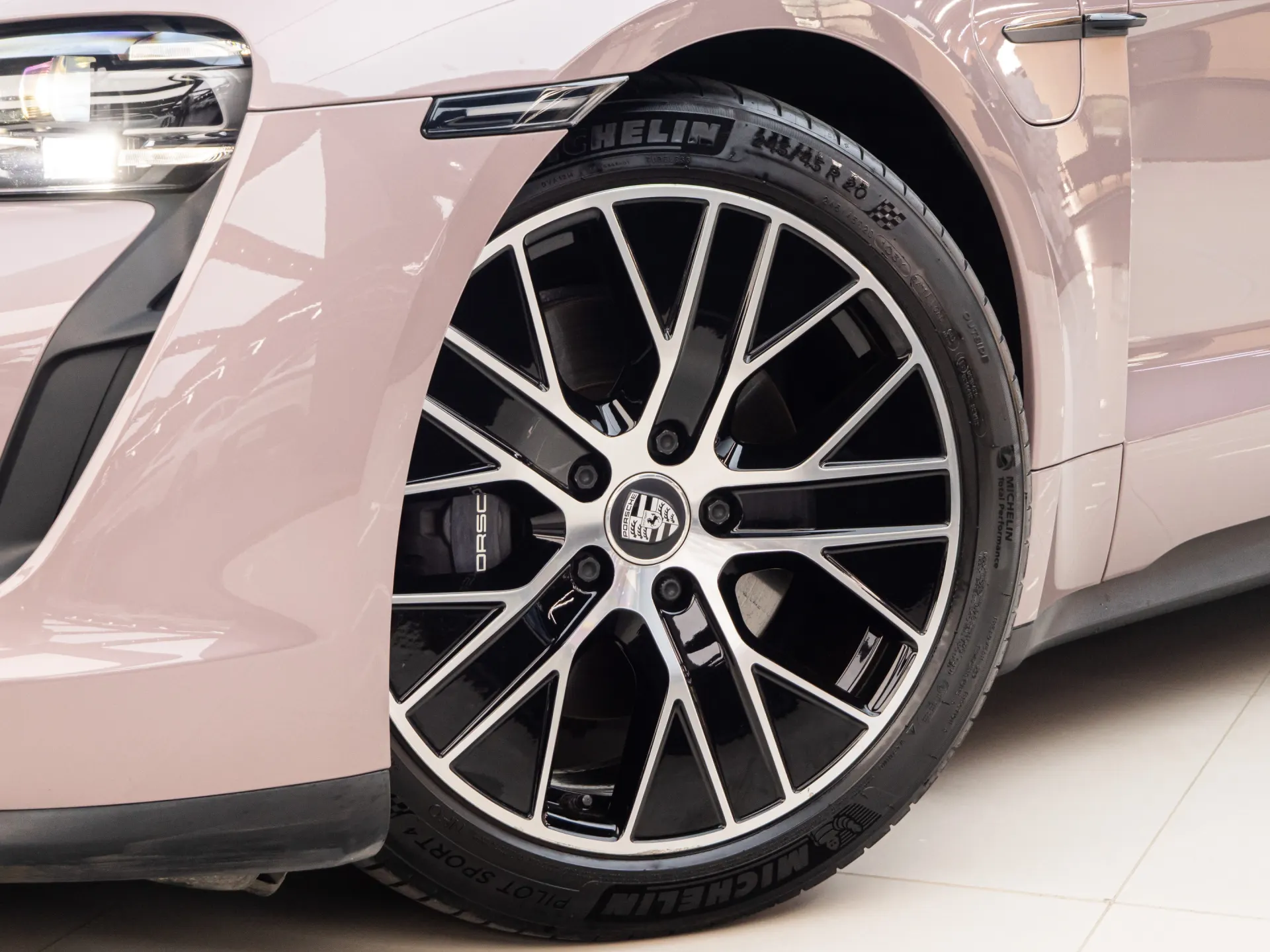 Porsche Taycan, 2023 10