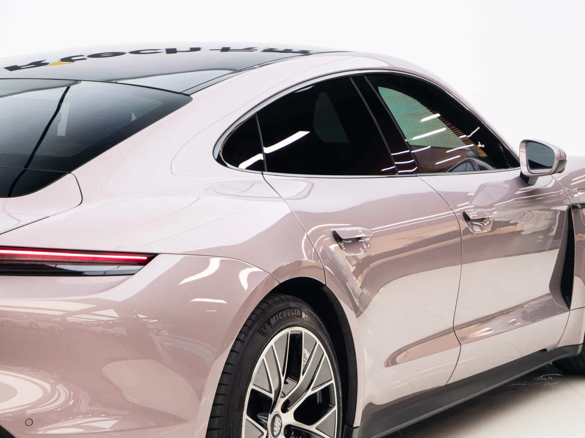 Porsche Taycan, 2023 12