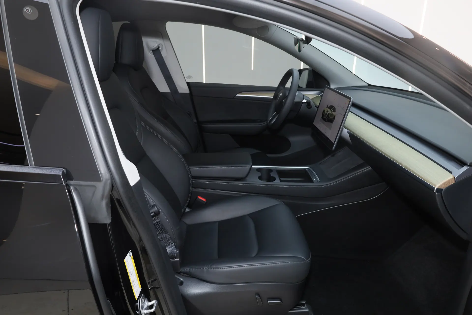 Tesla Model Y, 2023 20