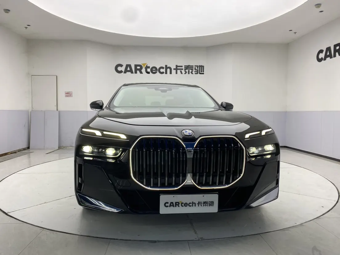 BMW 735Li, 2026 3