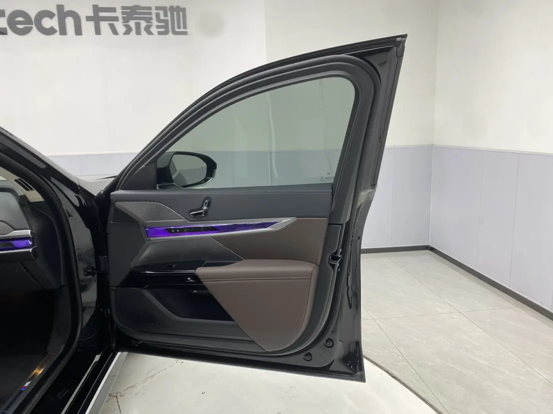 BMW 735Li, 2026 16
