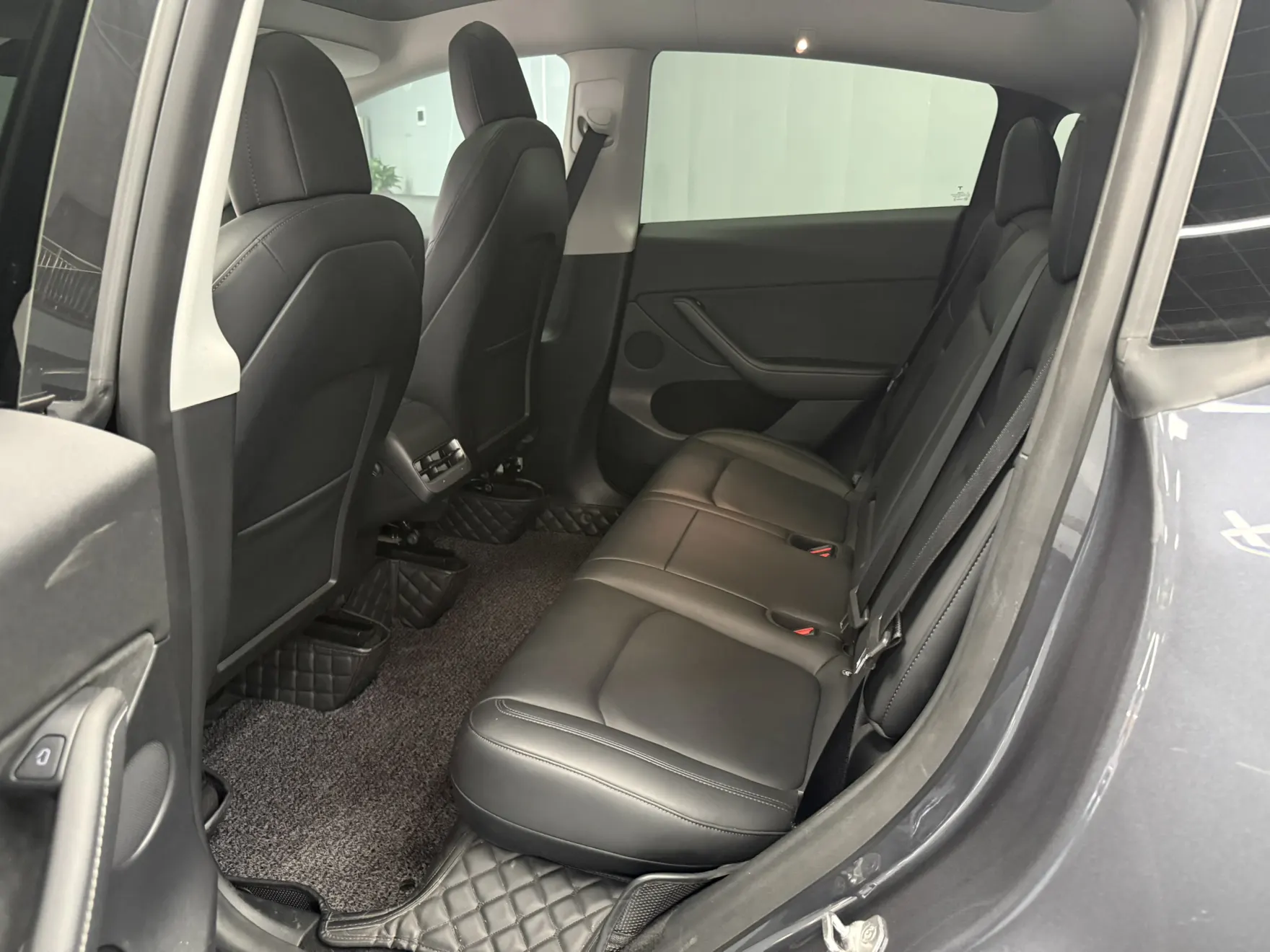 Tesla Model Y, 2021 12