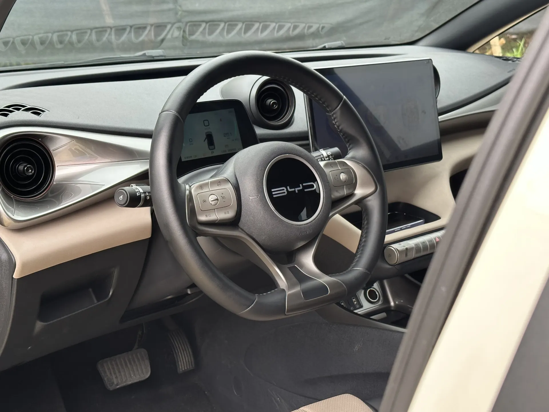 BYD Dolphin, 2023 14