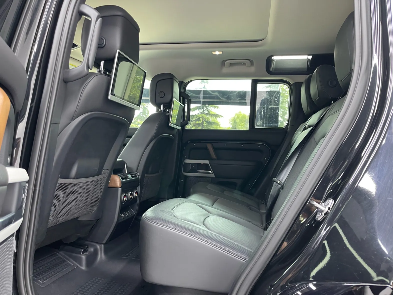 Land Rover Defender, 2022 30