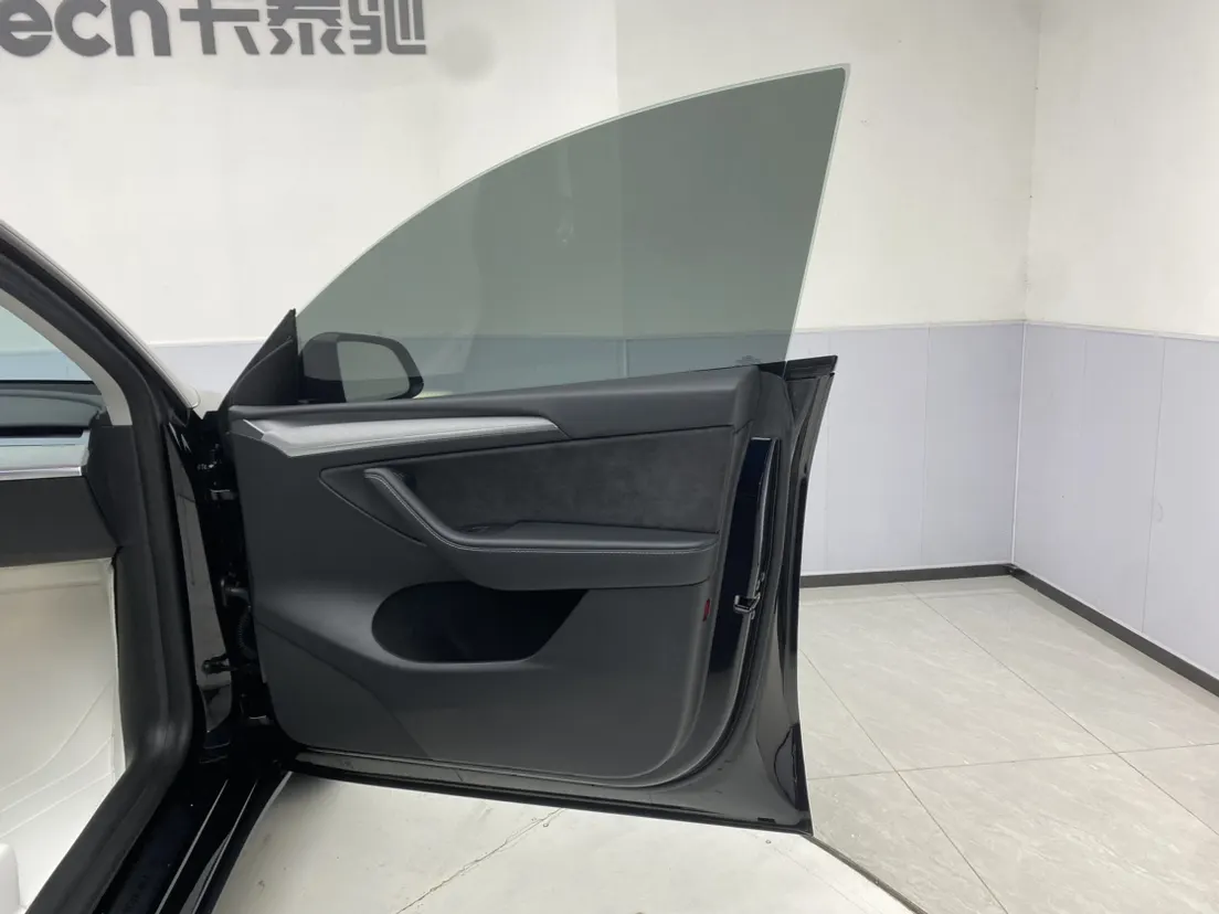 Tesla Model Y, 2023 22