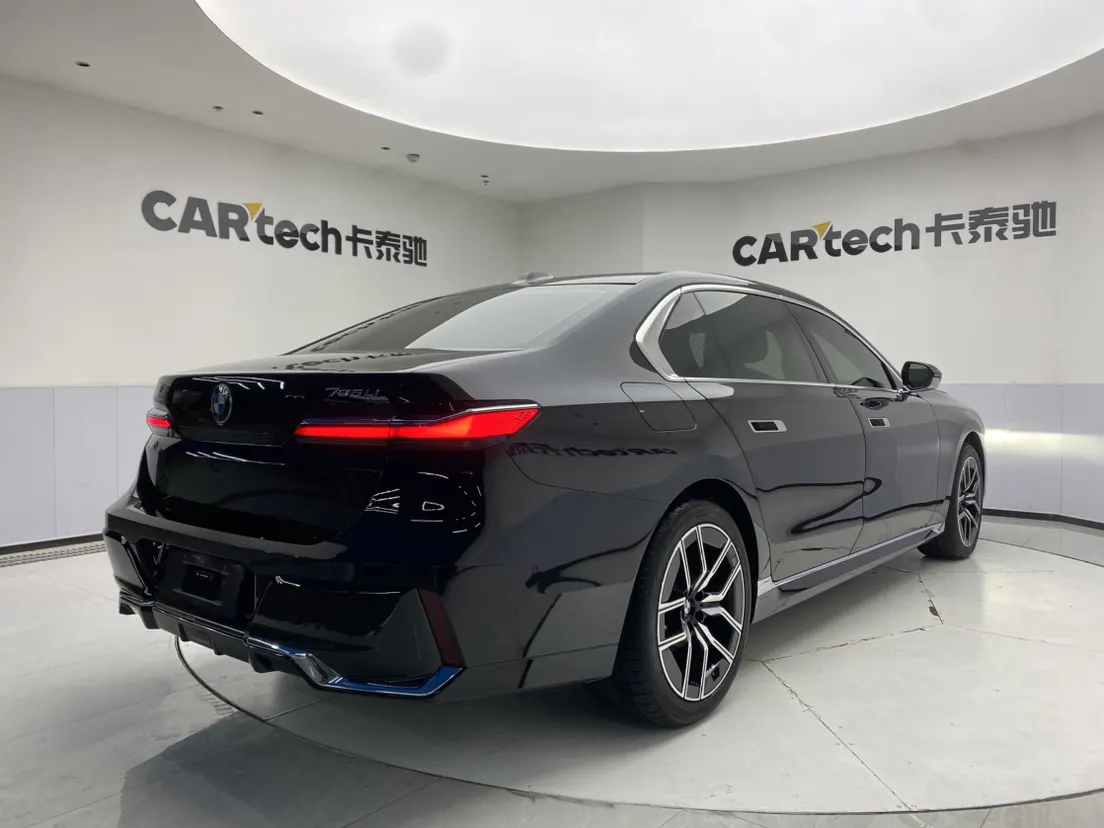 BMW 735Li, 2026 все фото