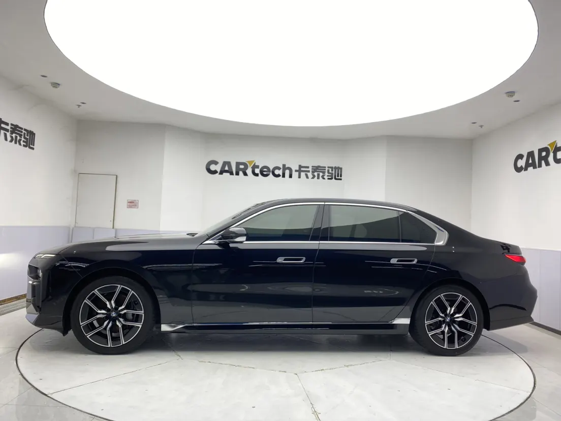 BMW 735Li, 2026 8