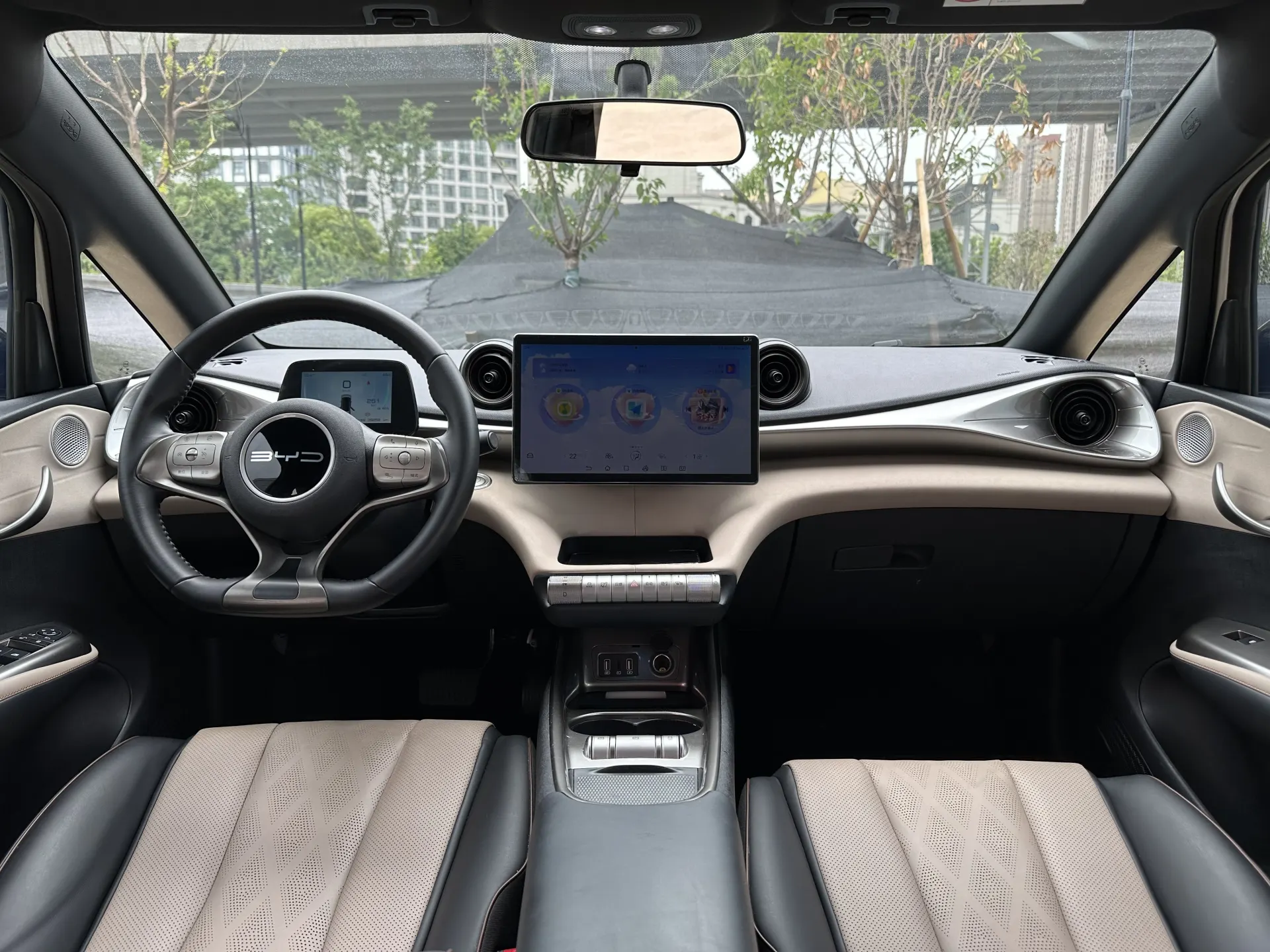 BYD Dolphin, 2023 все фото