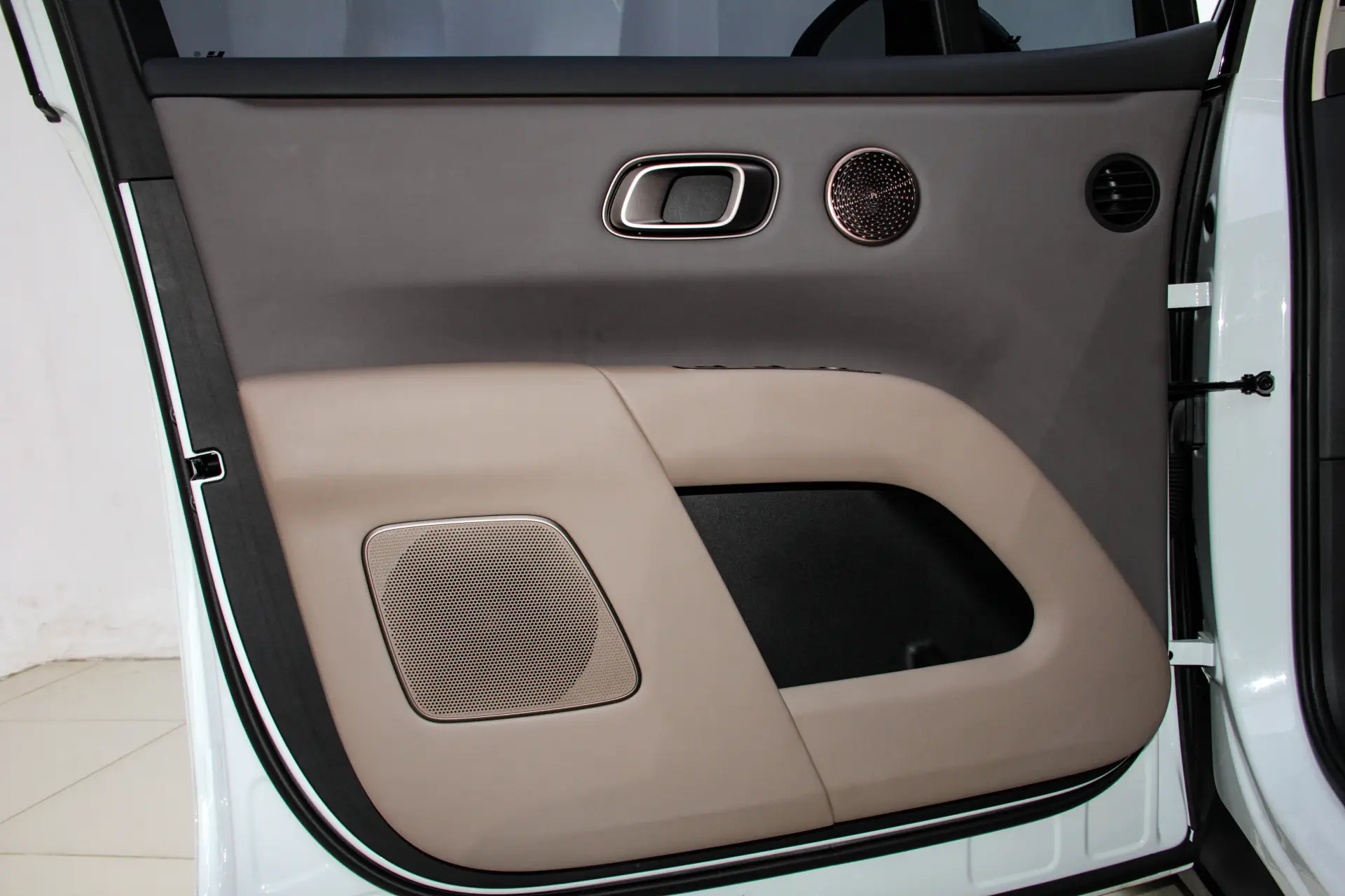 Li Auto i8, 2026 16