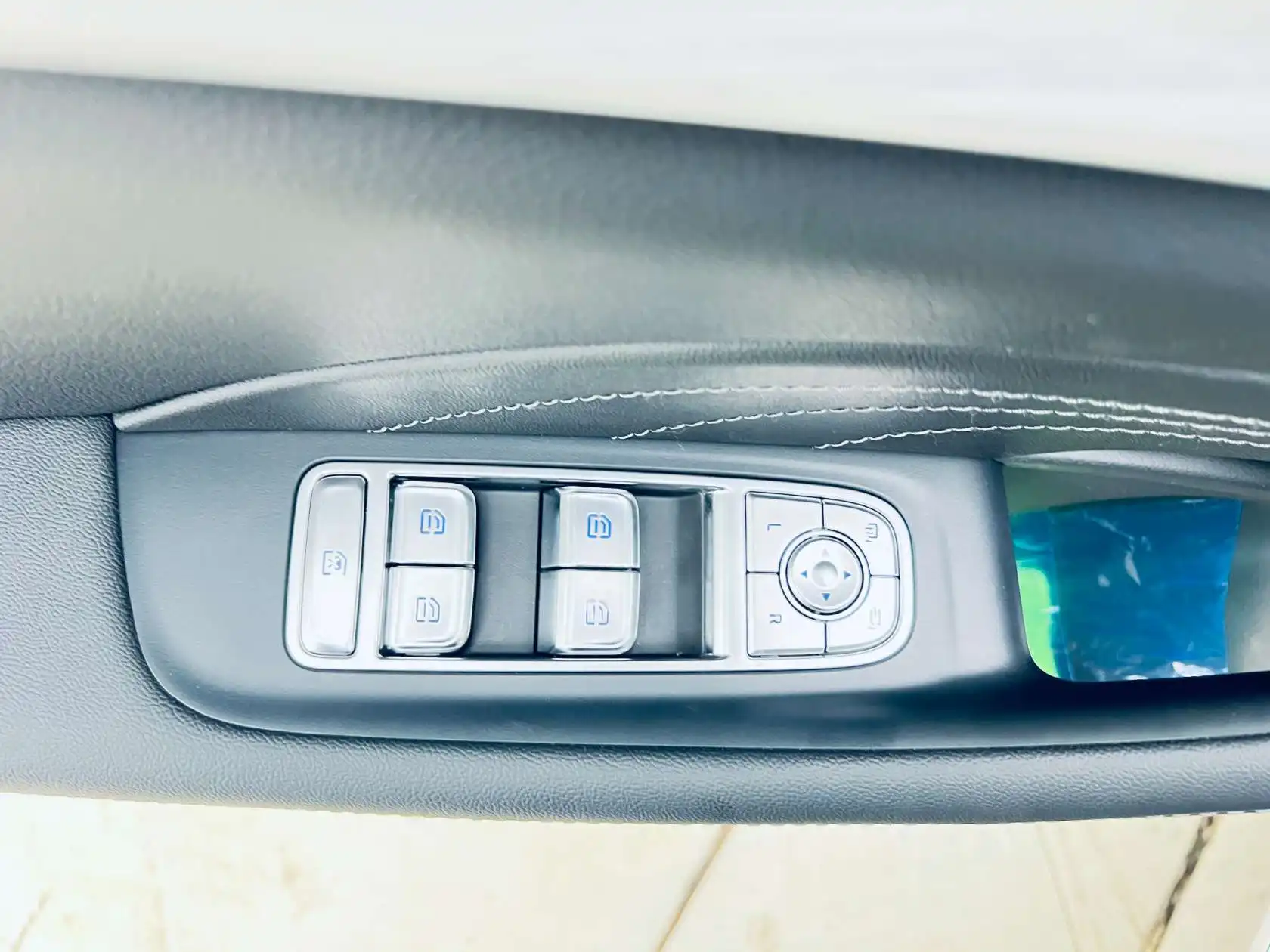 Hongqi H5, 2025 20