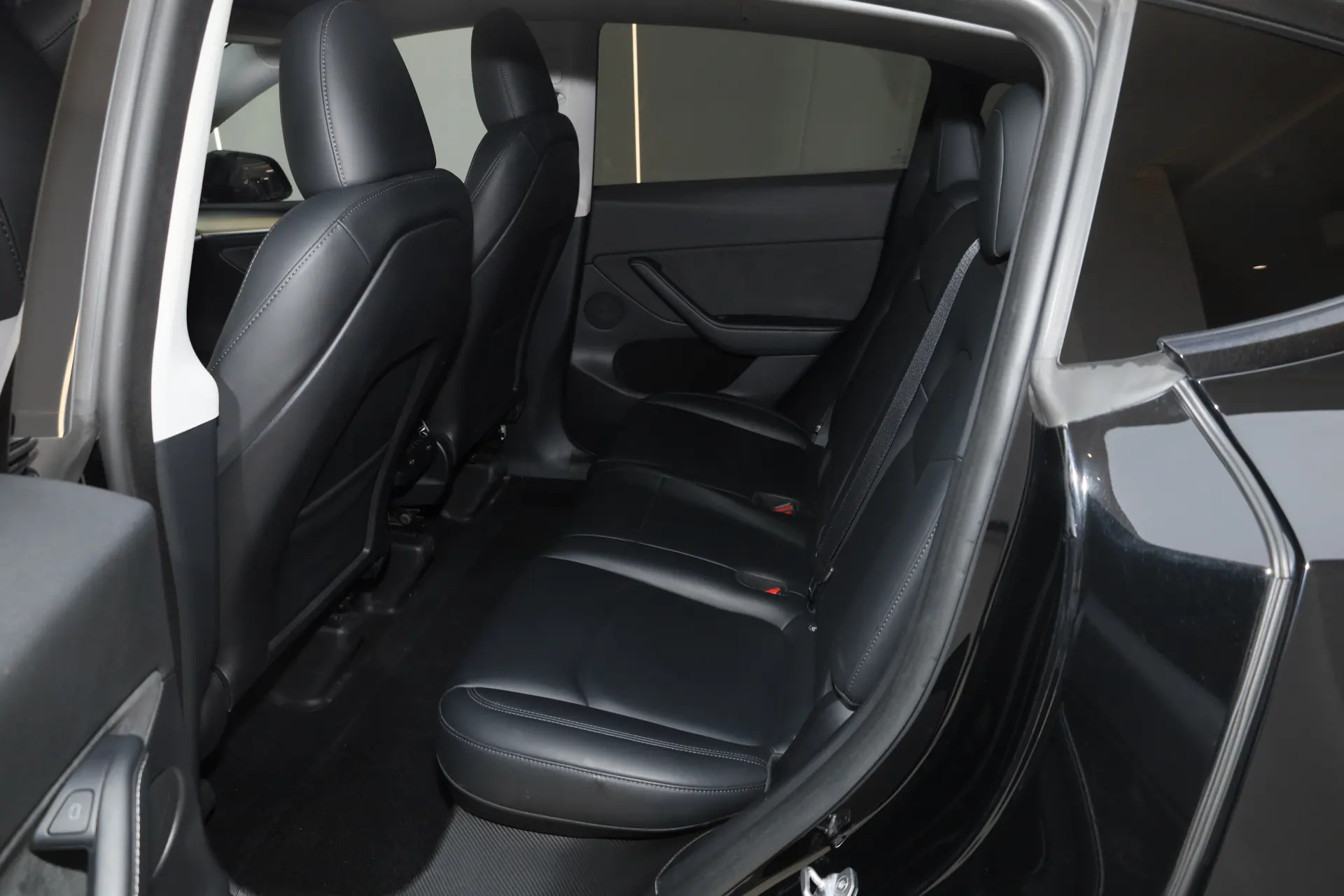 Tesla Model Y, 2023 26