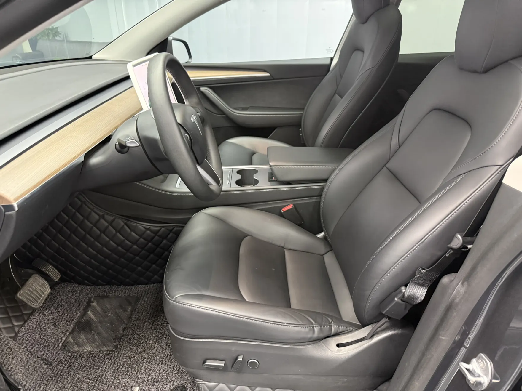 Tesla Model Y, 2021 11