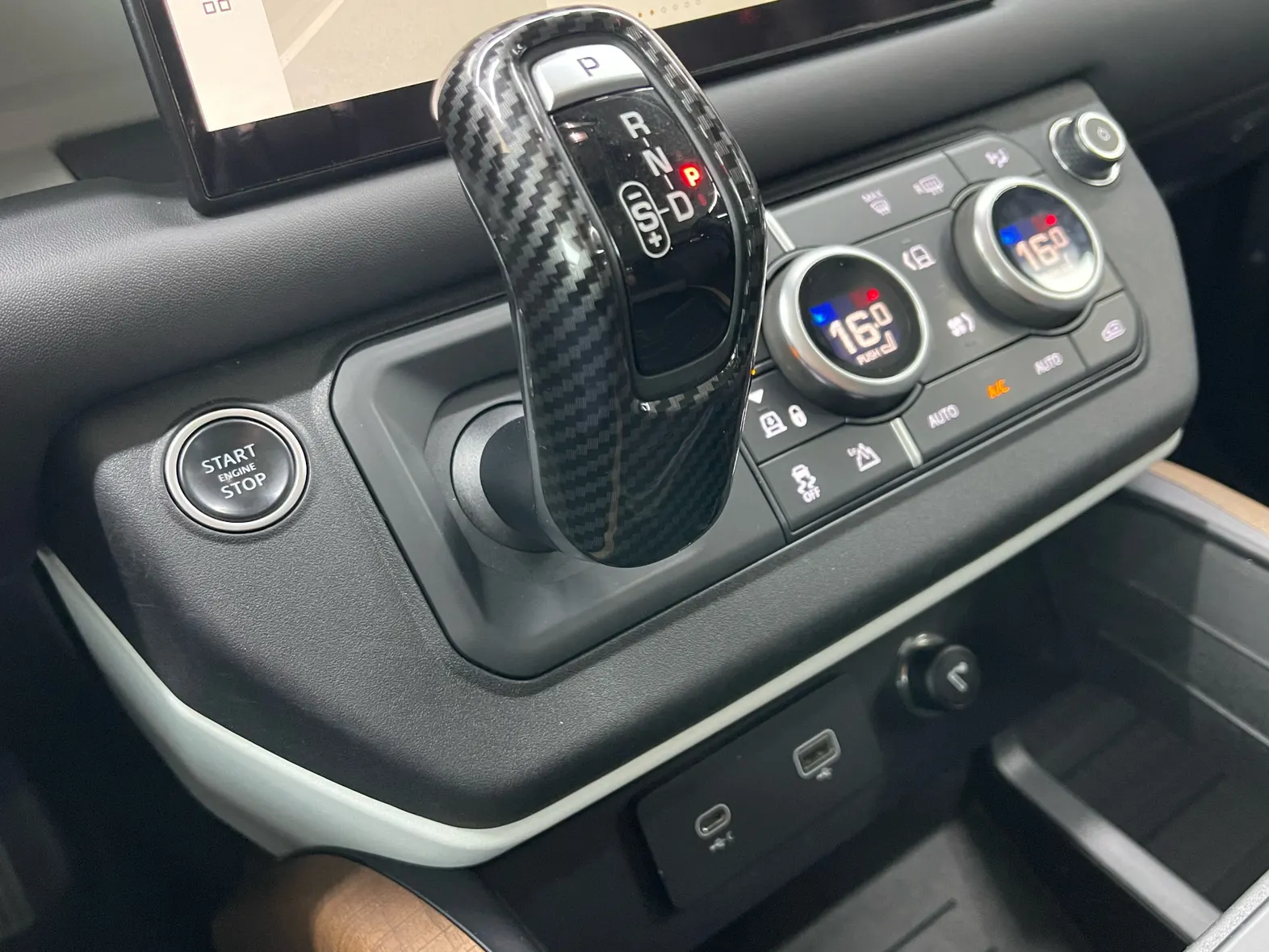 Land Rover Defender, 2022 17