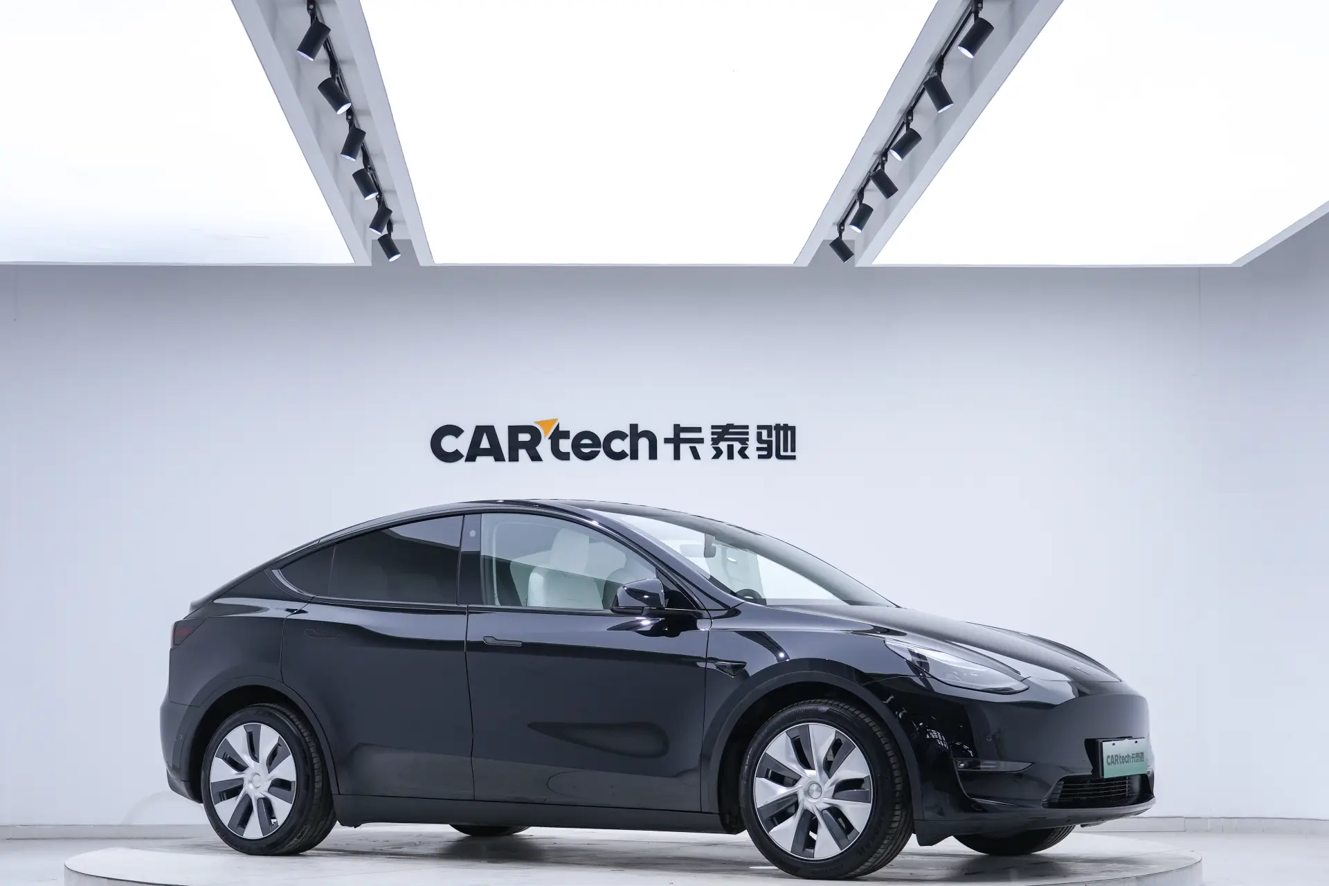 Tesla Model Y, 2021 13