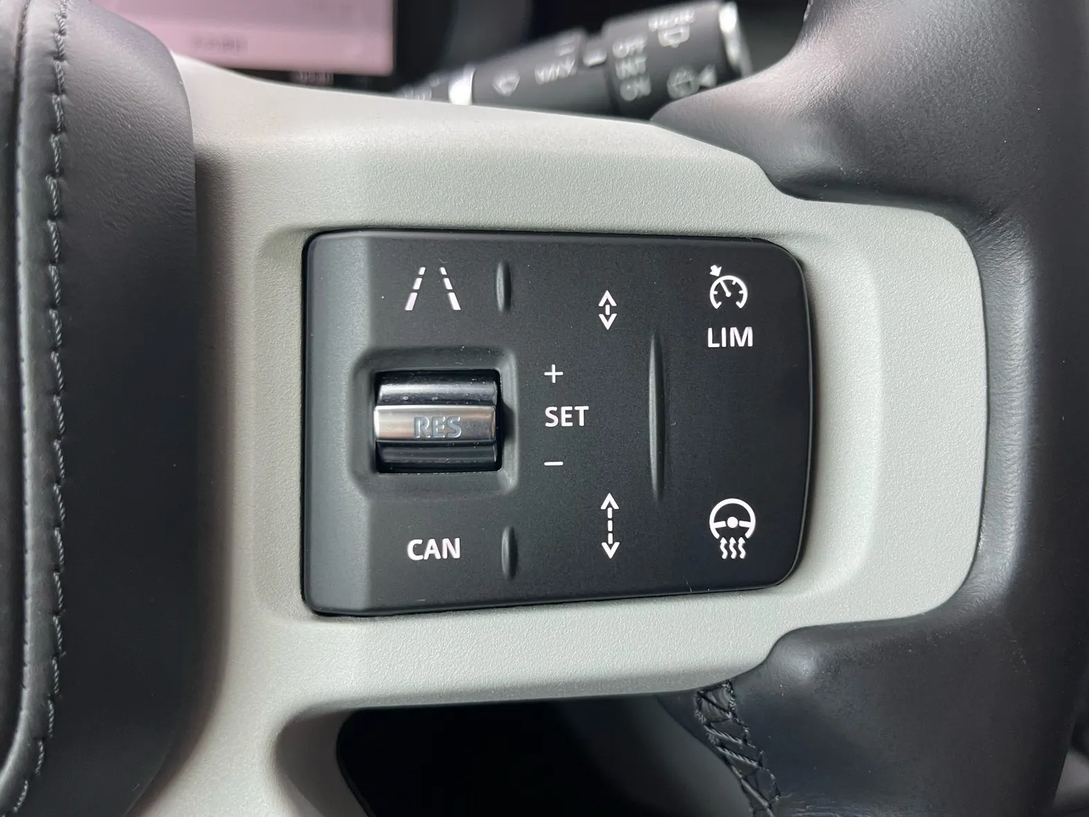Land Rover Defender, 2022 28