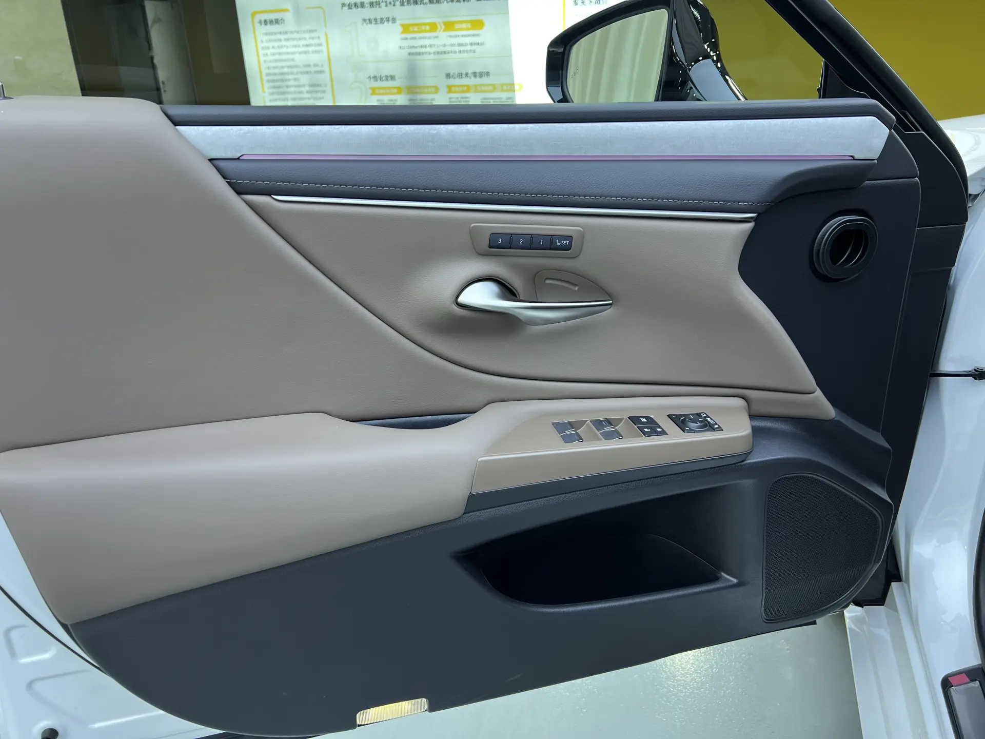 Lexus ES 200, 2026 8