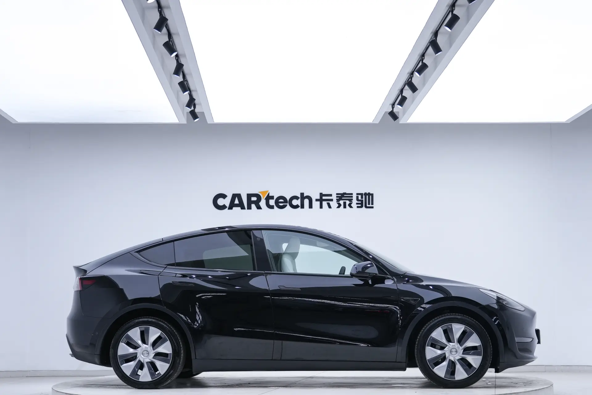 Tesla Model Y, 2021 4