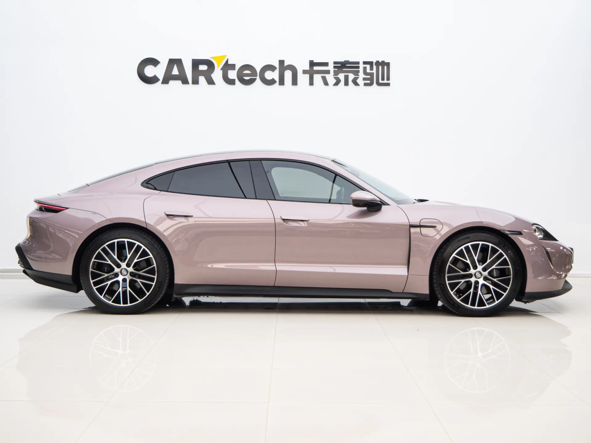 Porsche Taycan, 2023 4