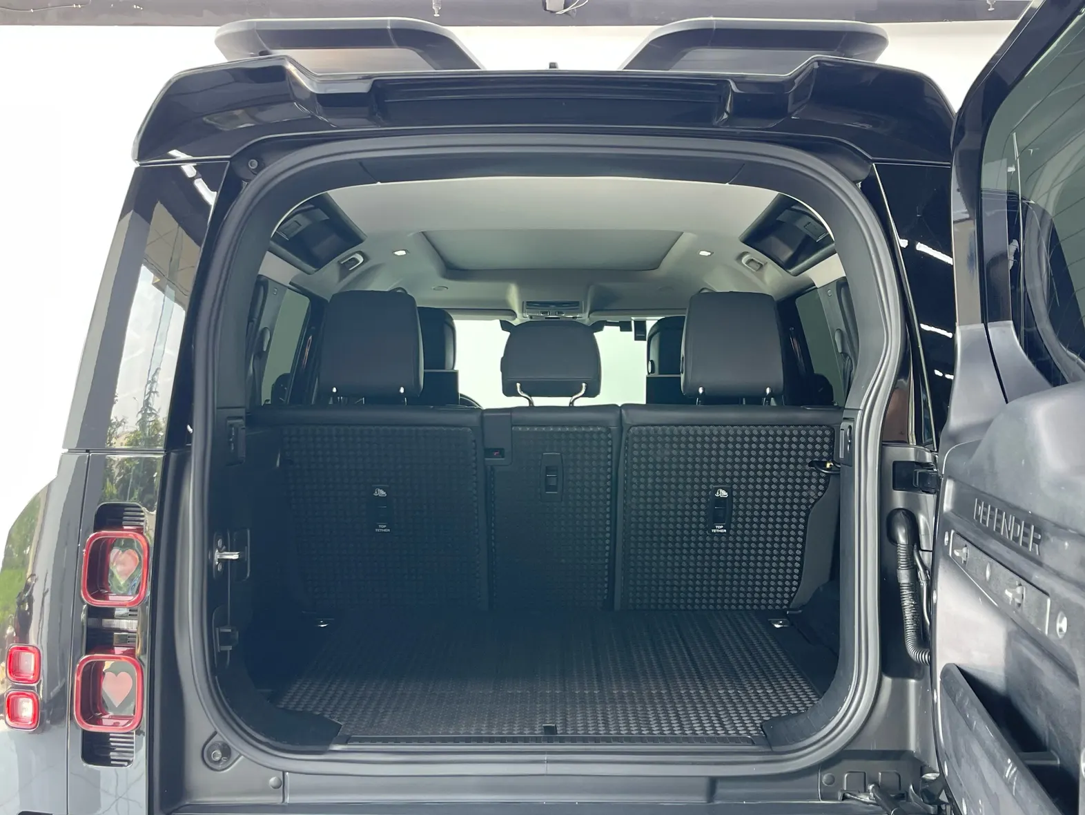 Land Rover Defender, 2022 3