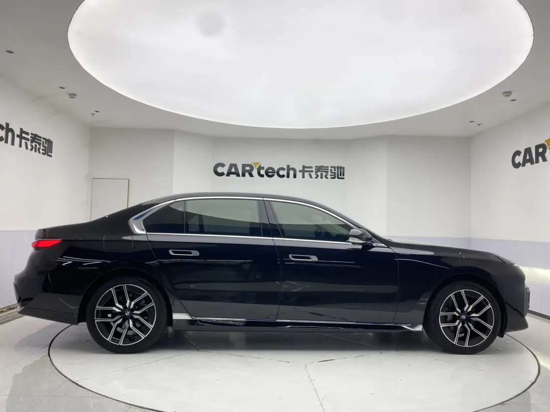 BMW 735Li, 2026 4