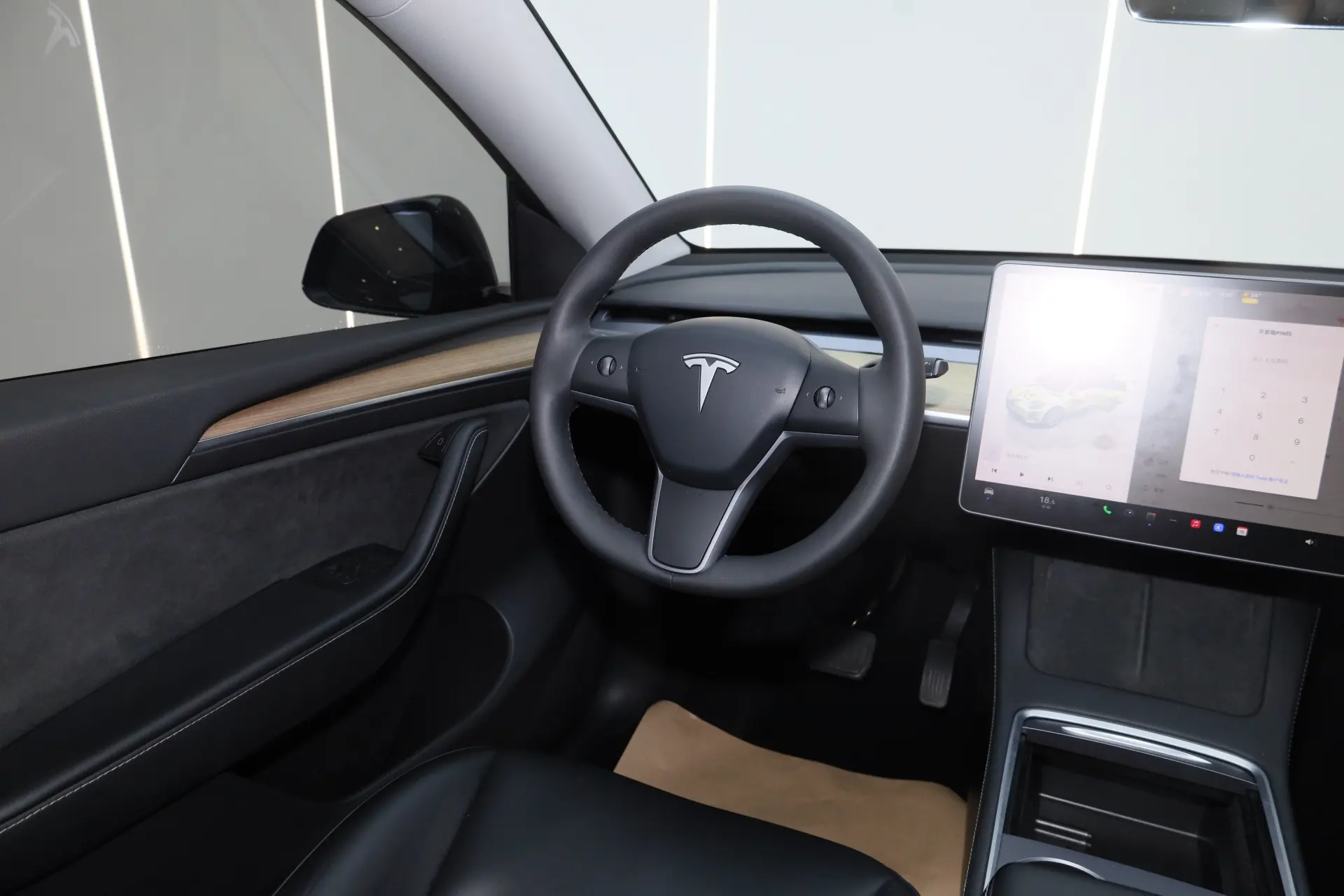 Tesla Model Y, 2023 28