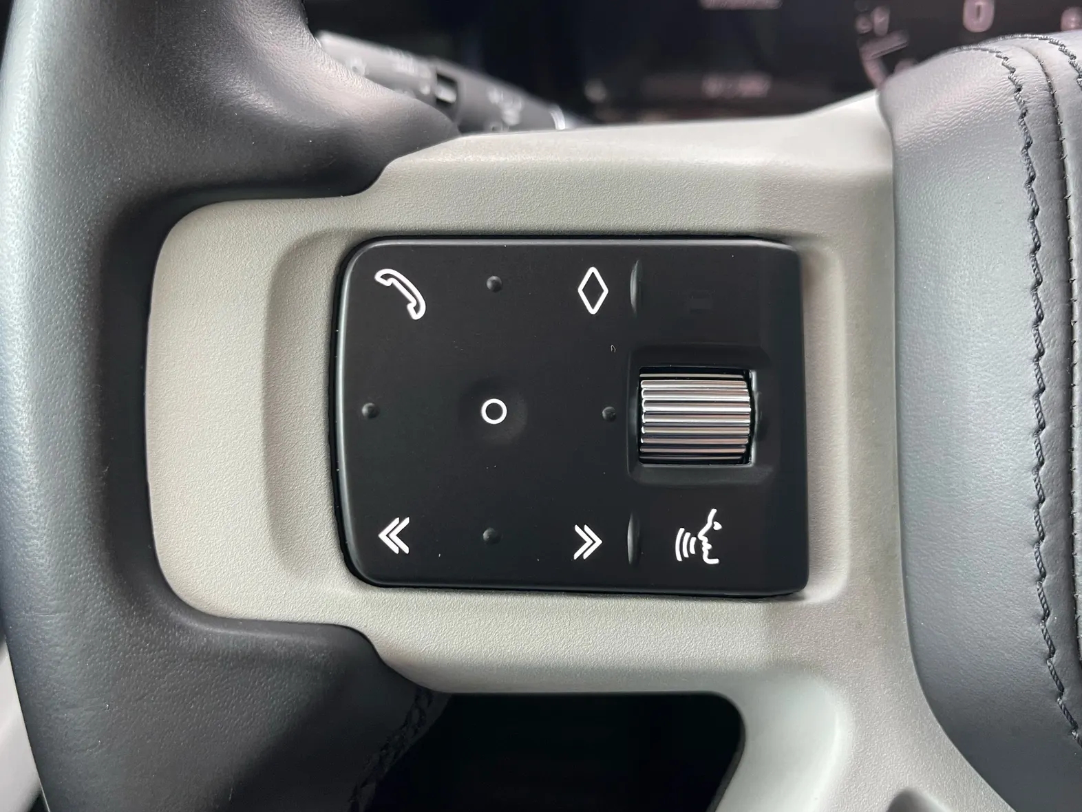 Land Rover Defender, 2022 23