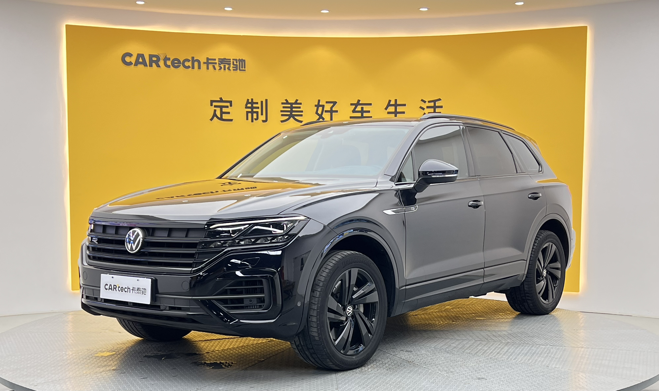 途锐2022款 3.0TSI 锐享版 曜黑运动套装