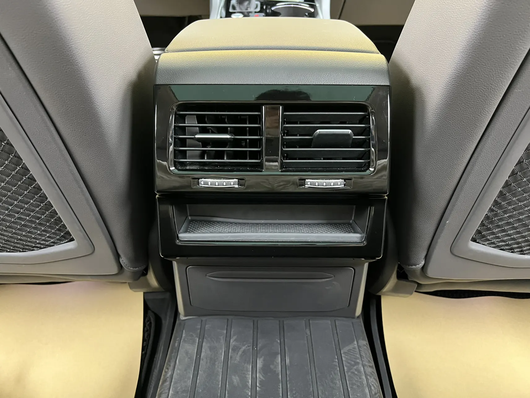 Volkswagen Touareg, 2022 14
